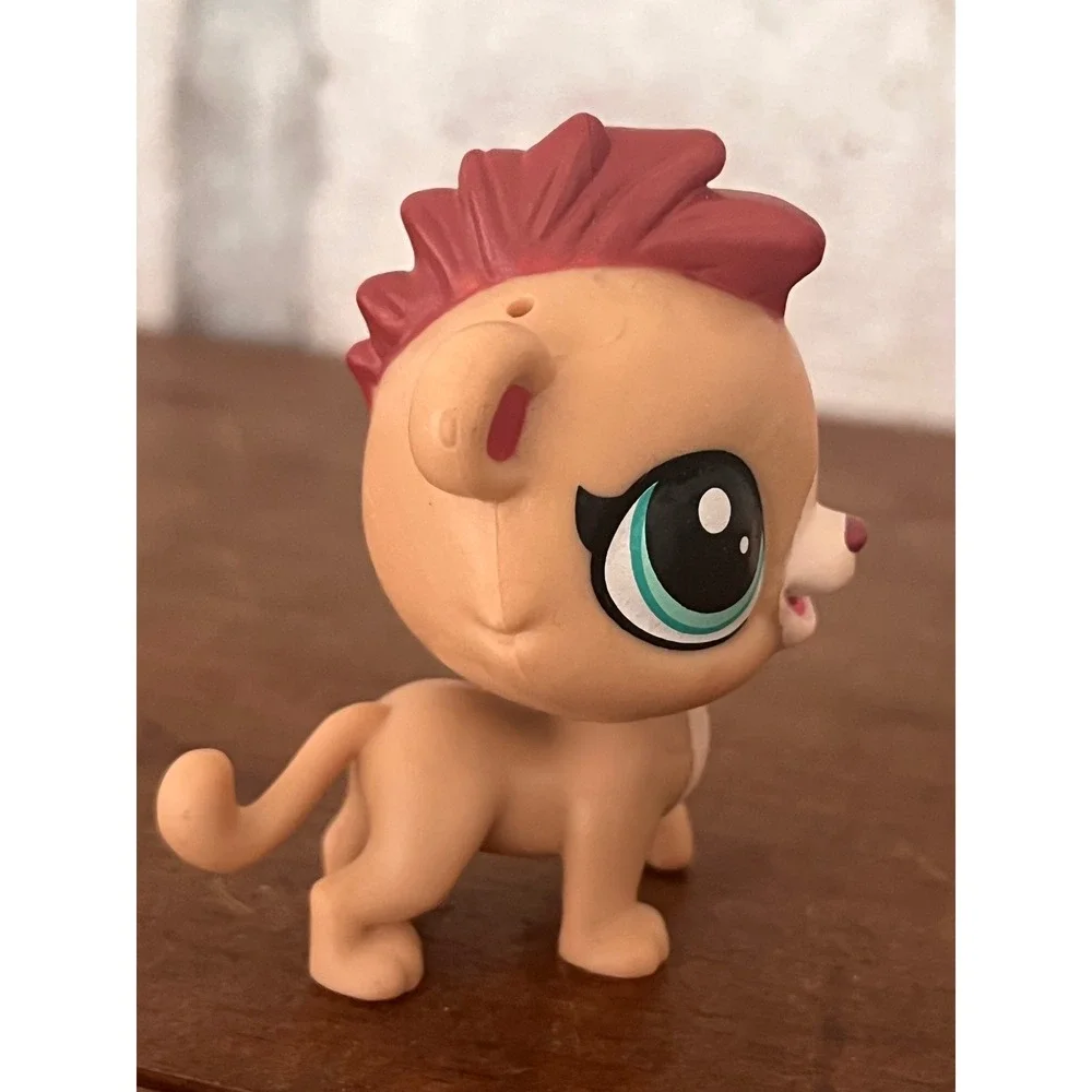 Littlest Pet Shop LPS Hasbro #212 Lioness Masai Manely
